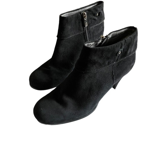 Adrienne Vittadini Women's Black Suede Clarine Ankle Booties Size 8.5 - Picture 1 of 8